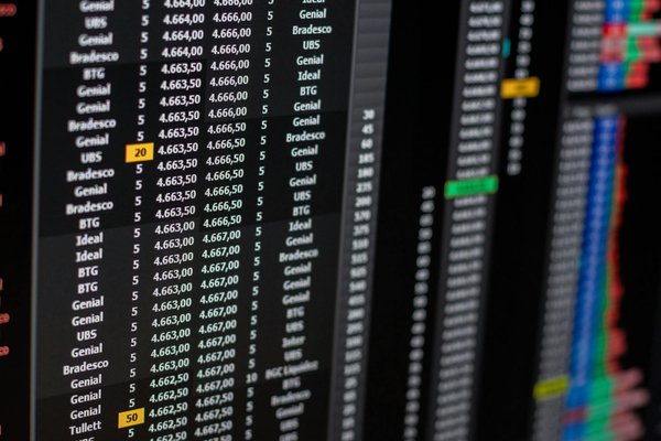 How can you use your smartphone as a productivity tool while traveling?